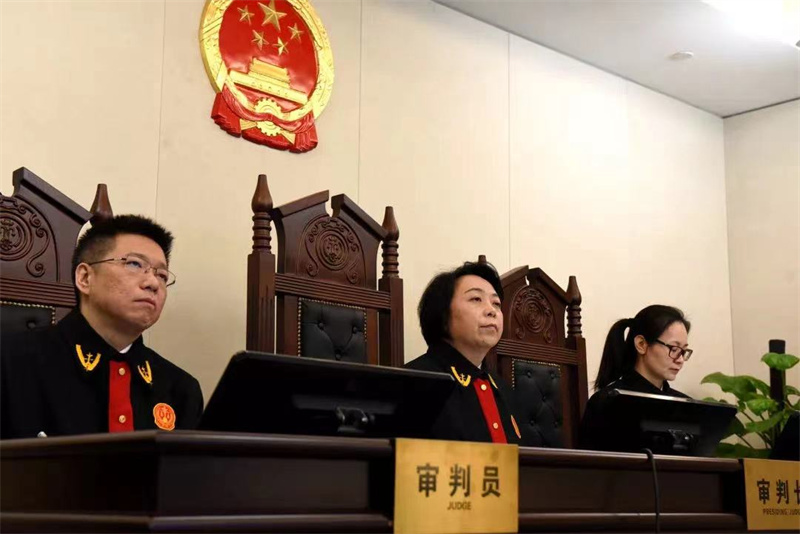 2018年10月30日上午9时30分，北京互联网法院张雯院长作为审判长敲响法槌，公开开庭审理挂牌成立后受理的第一起案件——“抖音短视频”著作权案.jpg